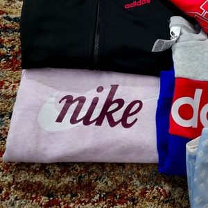 Nike girls sweatshirt Light purple Marron logo Nike girls sweater Never used